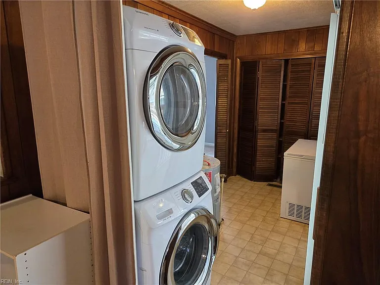 646 Roland Dr — Photo 9