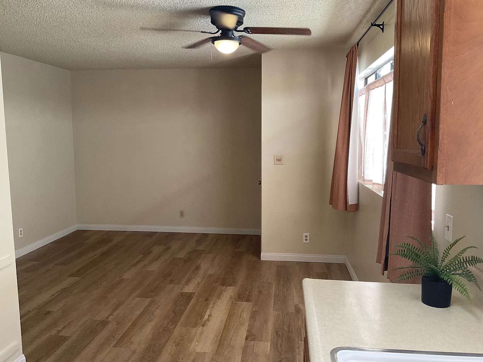 1 bed, 450 sqft, $1,650 — Photo 4