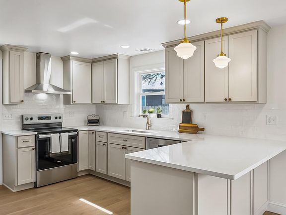 3rd image of 1006 Bermuda Dr