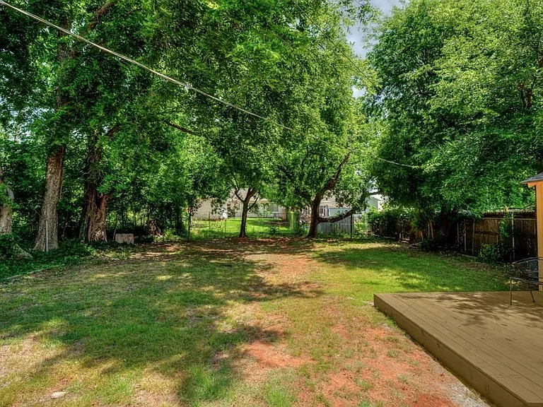 834 NW Eubanks St — Photo 2