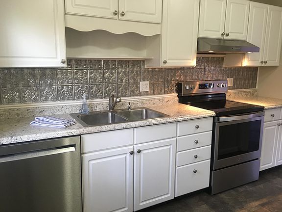 Kitchen with New Stainless Appliances and Lots of Cabinet Space (measures 11"10" x 10')
