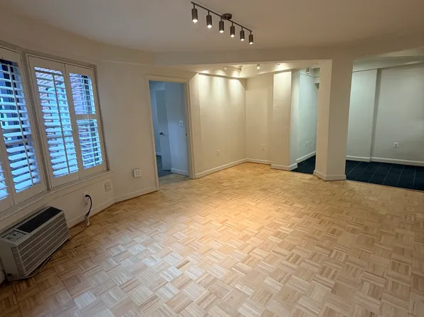 2500 Q St NW, Washington, DC