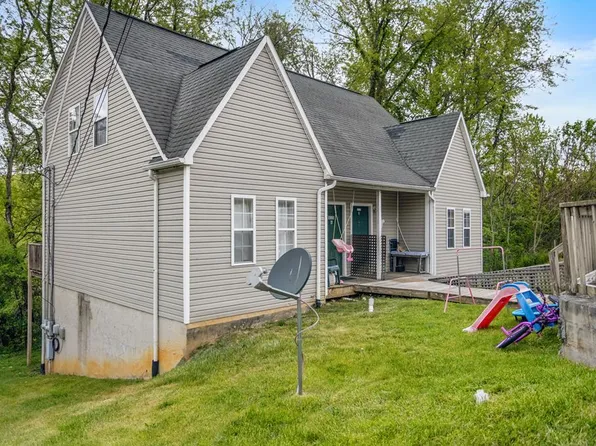 855 Meadowbrook Dr, Chilhowie, VA 24319