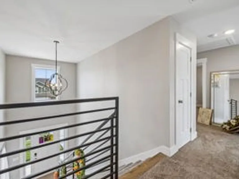 369 Frontier Dr — Photo 13