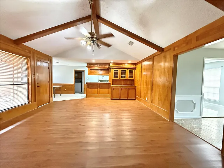 9002 Sabastian Dr — Photo 3