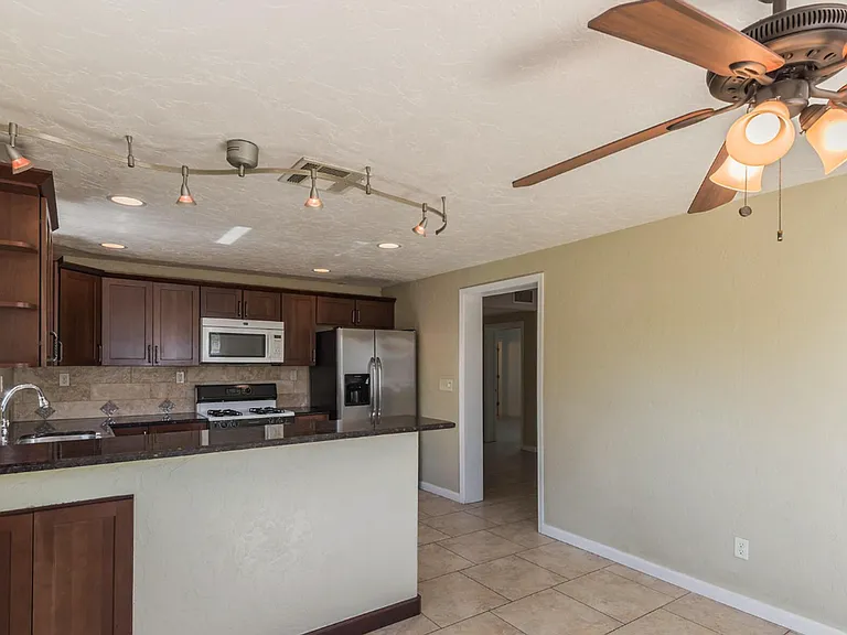410 E. Waverly St. — Photo 3