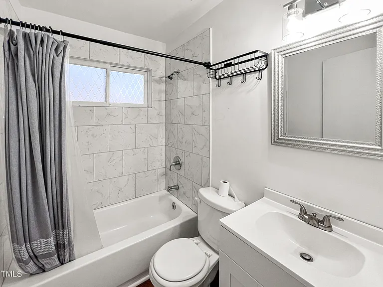 1800 Rosewood Ave — Photo 11