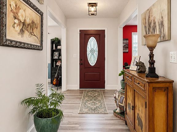 2nd image of 206 Jasmine Way