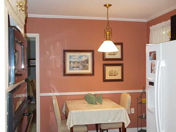 4th image of 504 Evelyn Dr