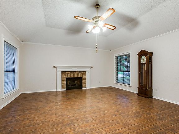 3rd image of 3122 Meadowood Dr
