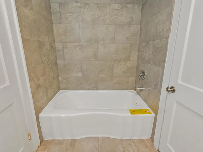 3530 Admiral Dr #UPSTAIRS — Photo 11