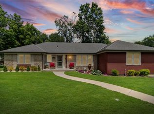 12108 Oak Ridge Rd, Independence, MO 64052