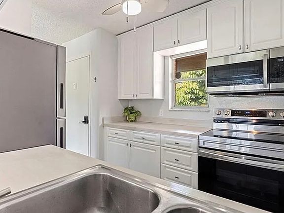 3rd image of 10423 Carrollbrook Cir