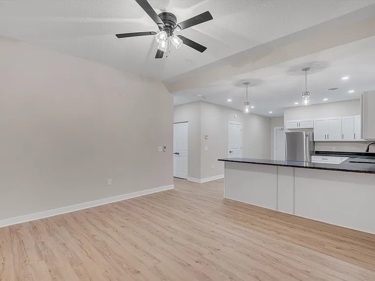 400 N Main St #203 — Photo 4
