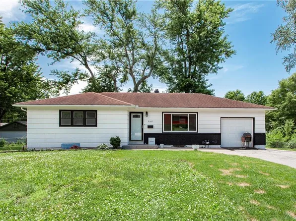 2522 Queen Ridge Dr, Independence, MO 64055