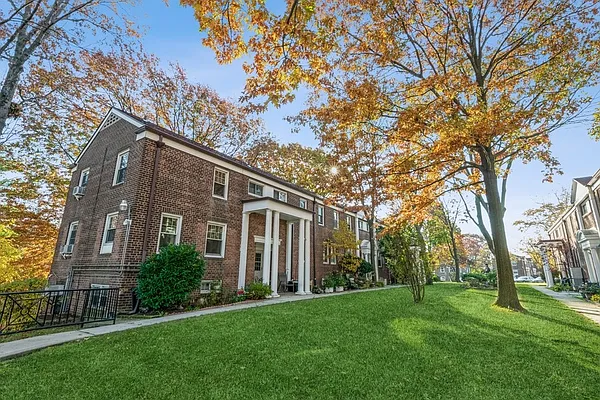 Sold by Coldwell Banker American Homes | media 11