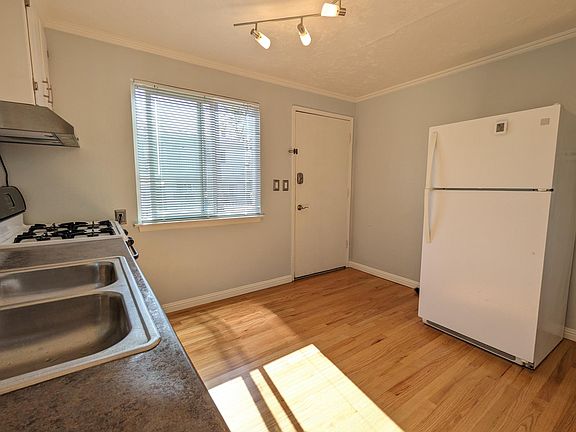 3rd image of 234 Pearl St #B