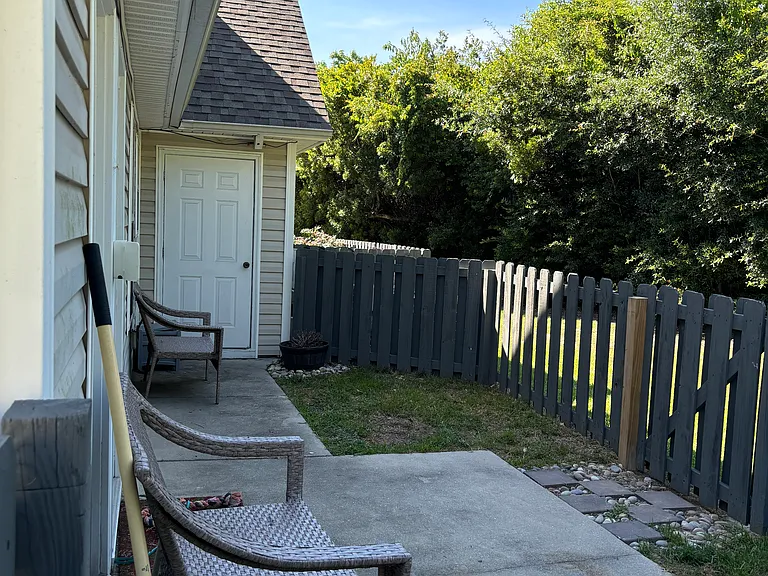 418 Saint Rosea Dr — Photo 2