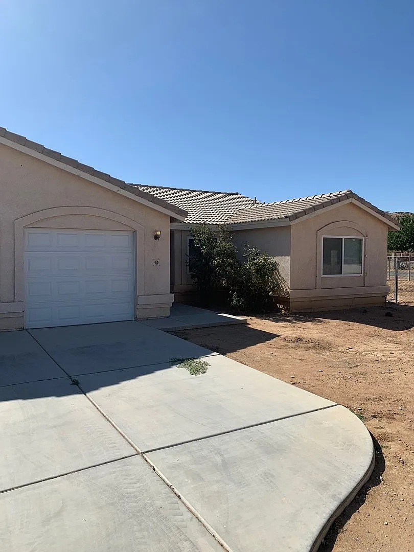 3 Bedroom Apple Valley Home — Photo 1