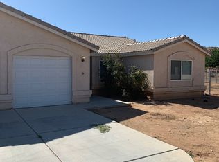 15415 Kiamichi Rd, Apple Valley, CA 92307