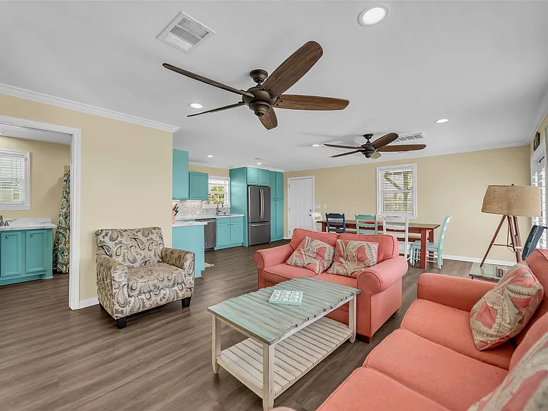 610 Surf Dr — Photo 9