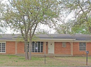 202 S 3rd St, Denton, TX 76201