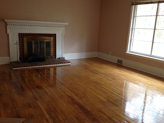 2nd image of 2917 N Gladstone Ave