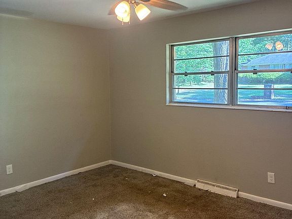 4th image of 828 Martinwood Ln