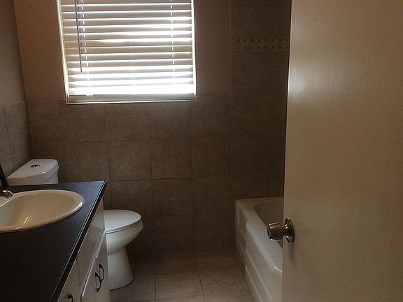 4th image of 712 W 6th St
