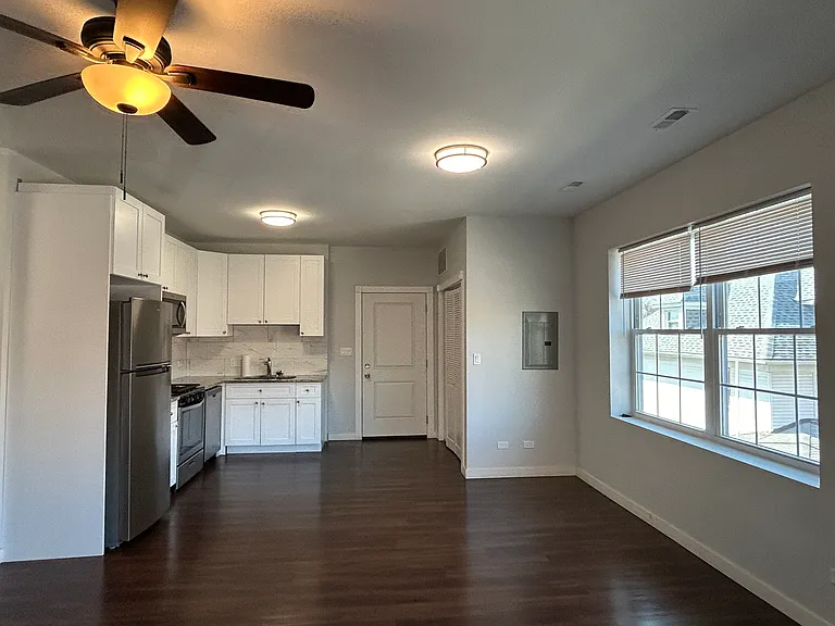 7441 N Rogers Ave #3B — Photo 2