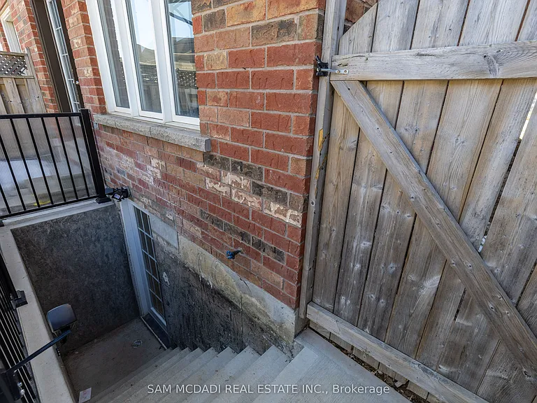 5489 Festival Dr — Photo 3