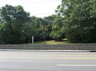 1586 County Road 39, Southampton, NY 11968