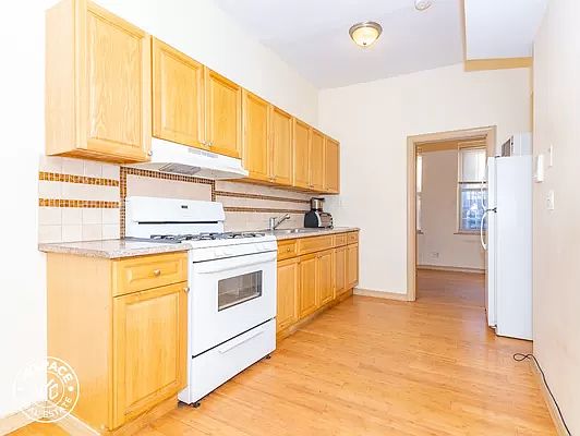 2nd image of 304 Cooper St #6V