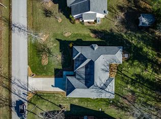 120 Windsor Rd, Fairfield Glade, TN 38558