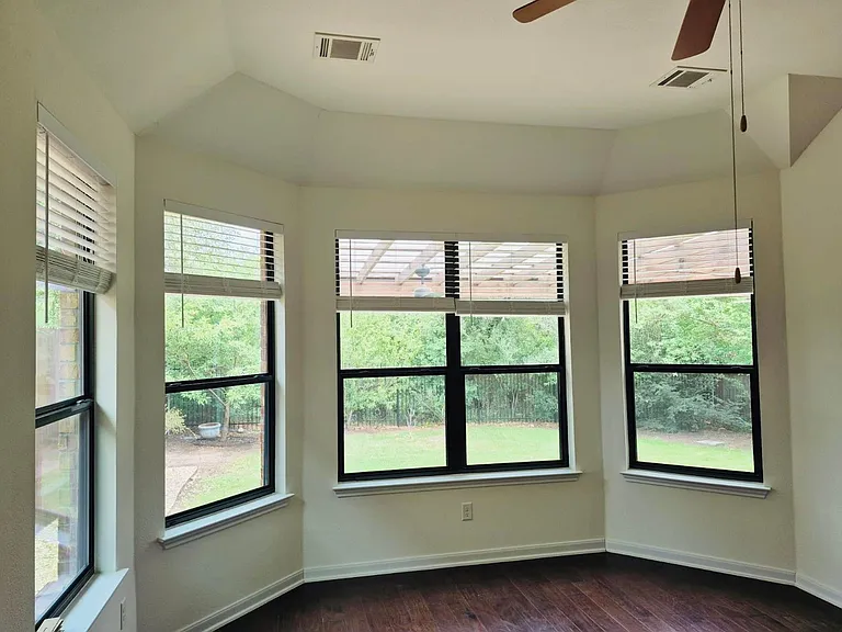 5524 Allamanda Dr — Photo 4