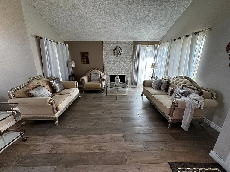 10295 Moorpark St — Photo 2