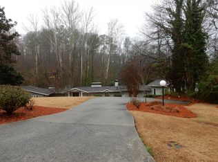 570 Londonberry Rd NW, Sandy Springs, GA 30327