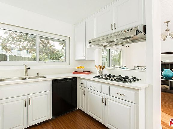 3rd image of 3300 S Sepulveda Blvd APT J21