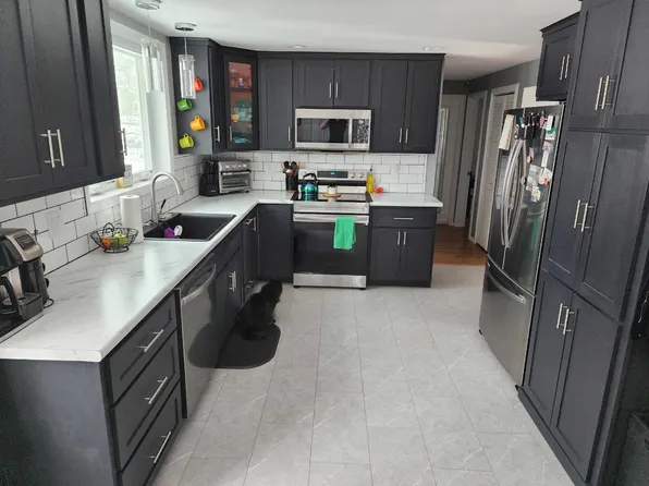 (undisclosed Address), South Portland, ME 04106