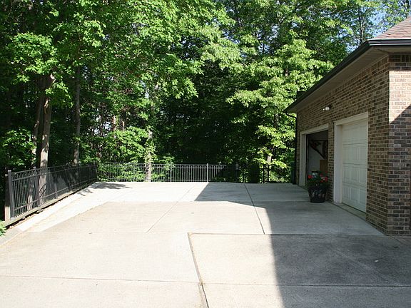 5th image of 61449 Windwood Ct