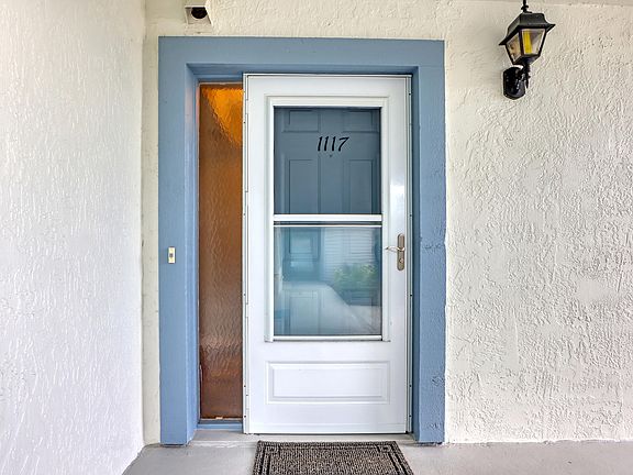 2nd image of 630 S Brevard Ave APT 1117