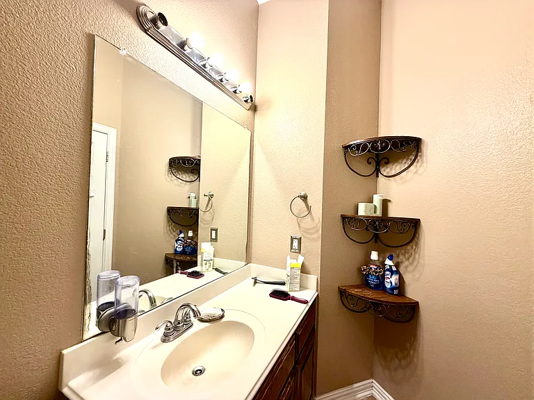2102 Central Park Dr — Photo 20