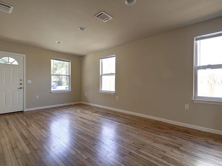 4509 Depew Ave — Photo 10