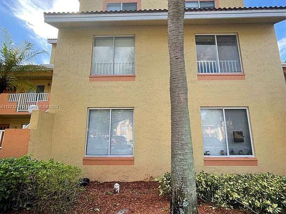 2nd image of 915 Coral Club Dr #915