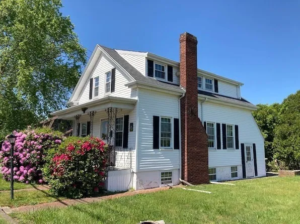 72 Middle Rd, Acushnet, MA 02743