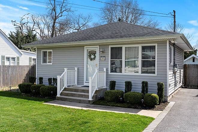 1st image of 16 Baybright Dr