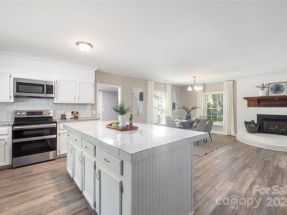 5th image of 1519 N Piedmont Ave
