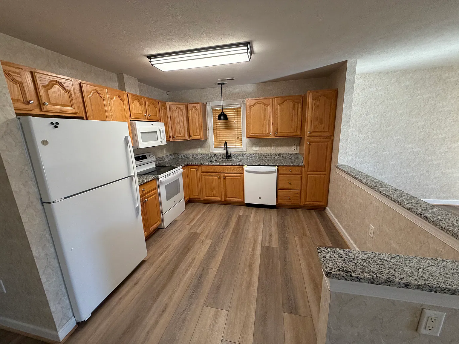 2 bed, 1320 sqft, $1,850 — Photo 4