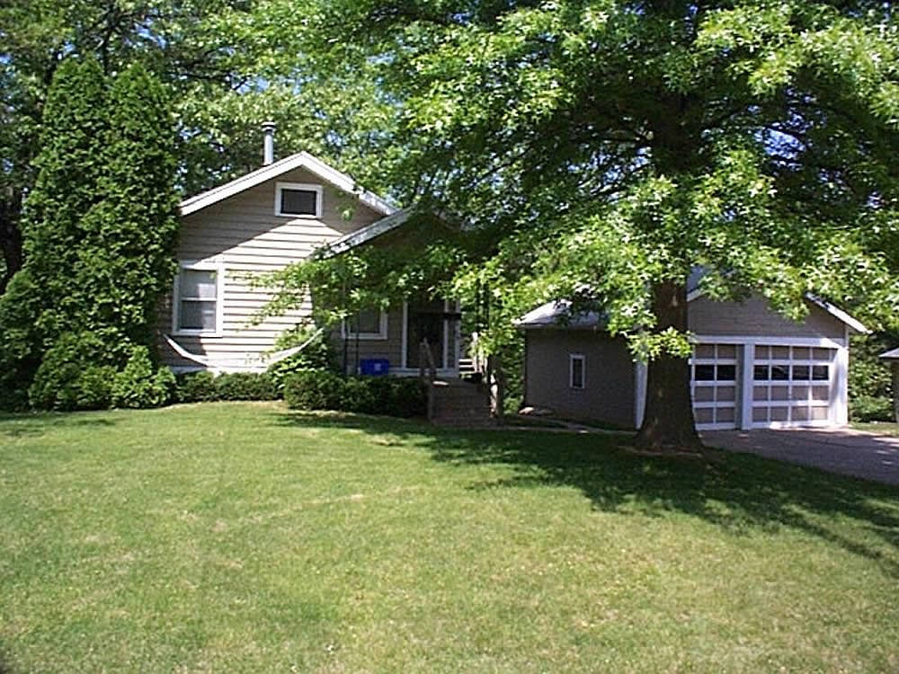 838 Oakcrest St, Iowa City, IA 52246 | Zillow