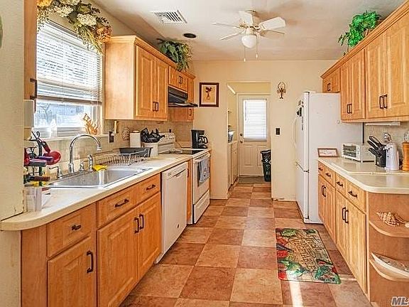 3rd image of 35 Apple Blossom Ln